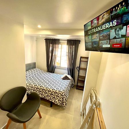 Apartamentos Con Bano Privado Frente Al Metro L5 Barcelona-Hospitalet L'Hospitalet de Llobregat Kültér fotó