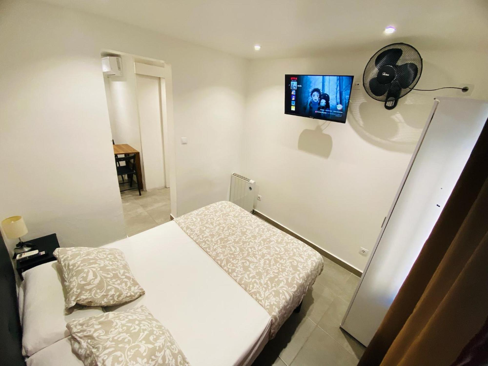 Apartamentos Con Bano Privado Frente Al Metro L5 Barcelona-Hospitalet L'Hospitalet de Llobregat Kültér fotó