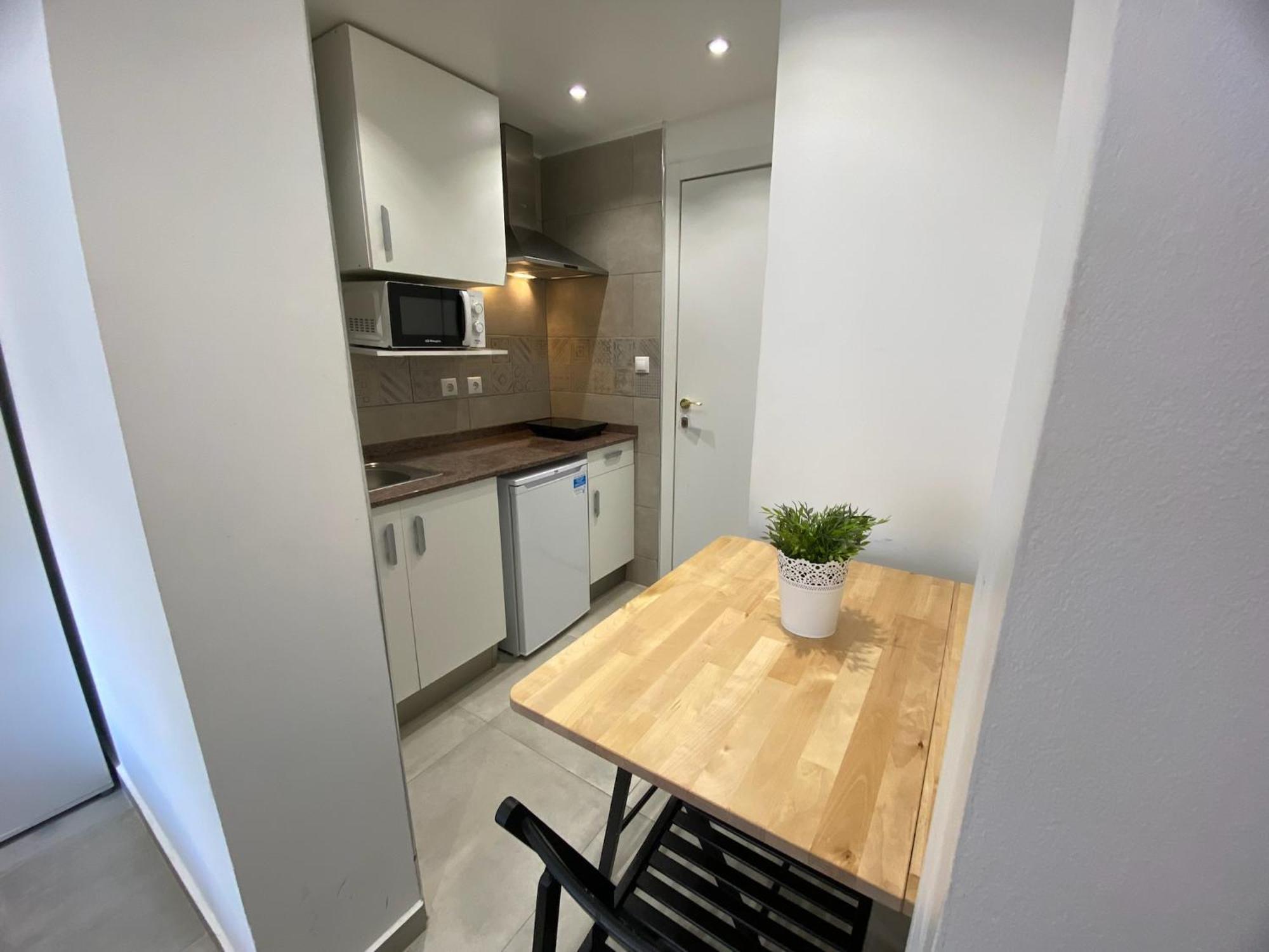 Apartamentos Con Bano Privado Frente Al Metro L5 Barcelona-Hospitalet L'Hospitalet de Llobregat Kültér fotó
