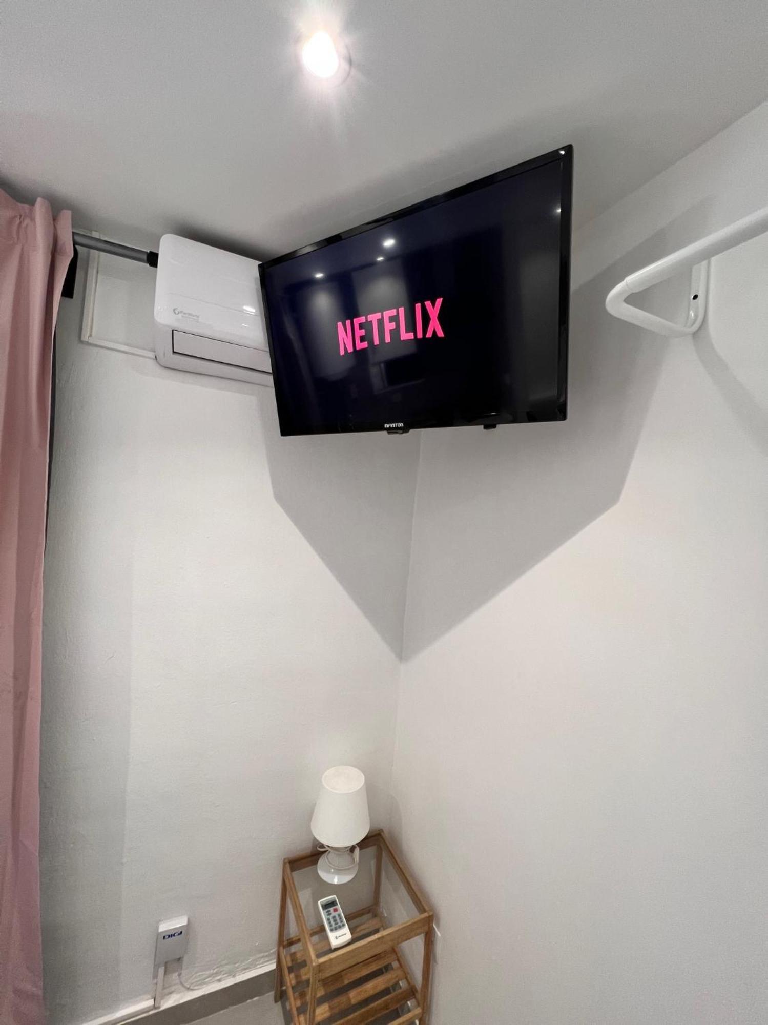 Apartamentos Con Bano Privado Frente Al Metro L5 Barcelona-Hospitalet L'Hospitalet de Llobregat Kültér fotó