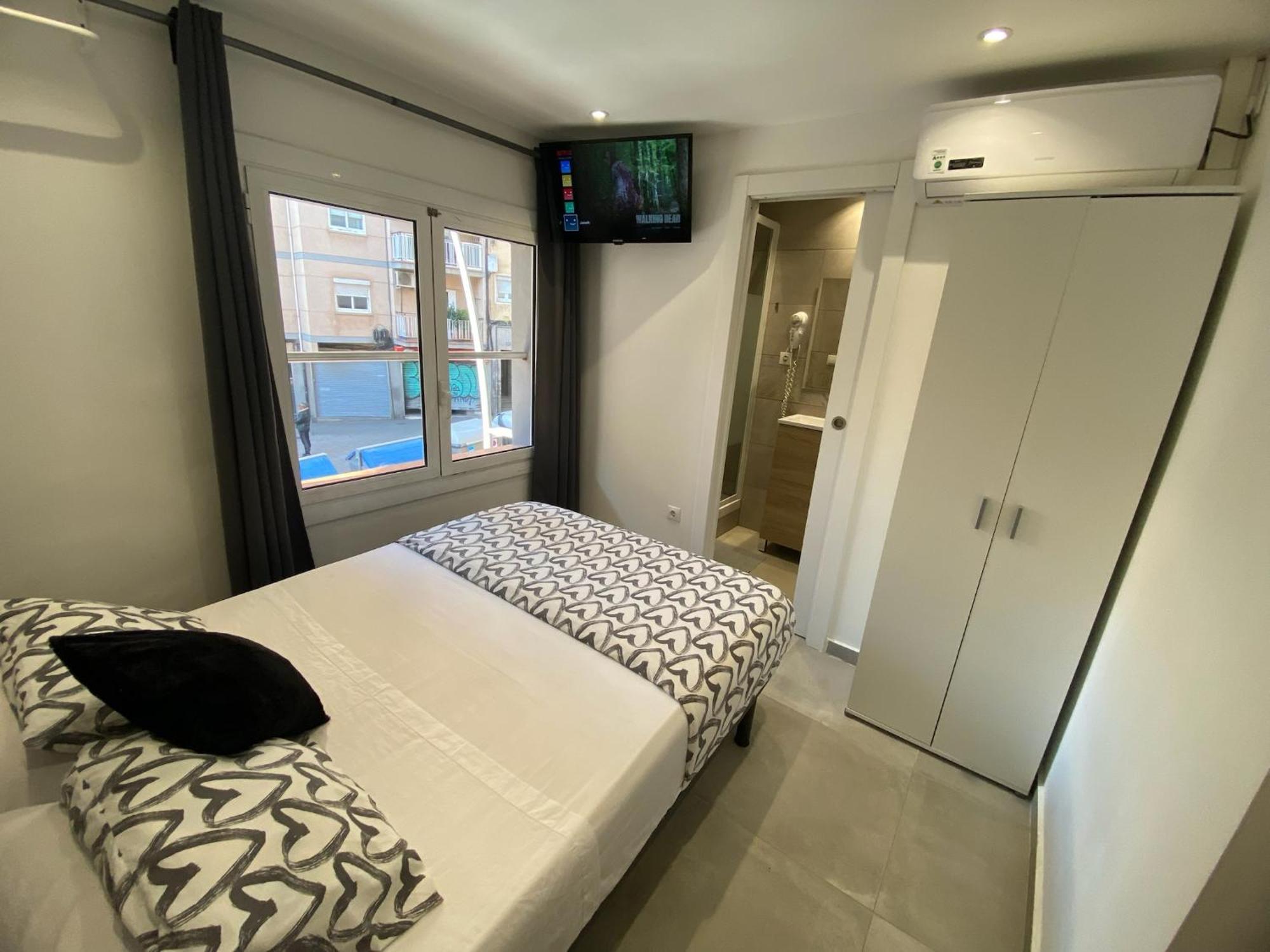 Apartamentos Con Bano Privado Frente Al Metro L5 Barcelona-Hospitalet L'Hospitalet de Llobregat Kültér fotó