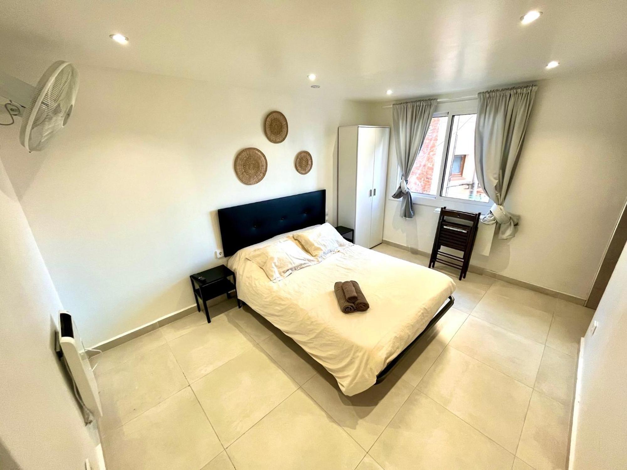 Apartamentos Con Bano Privado Frente Al Metro L5 Barcelona-Hospitalet L'Hospitalet de Llobregat Kültér fotó