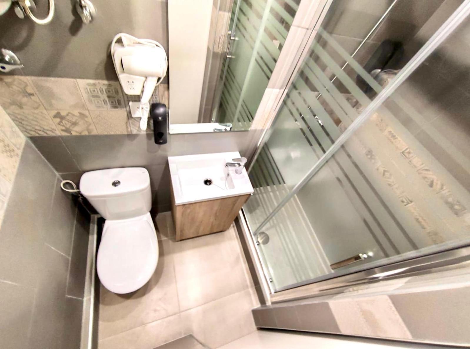 Apartamentos Con Bano Privado Frente Al Metro L5 Barcelona-Hospitalet L'Hospitalet de Llobregat Kültér fotó