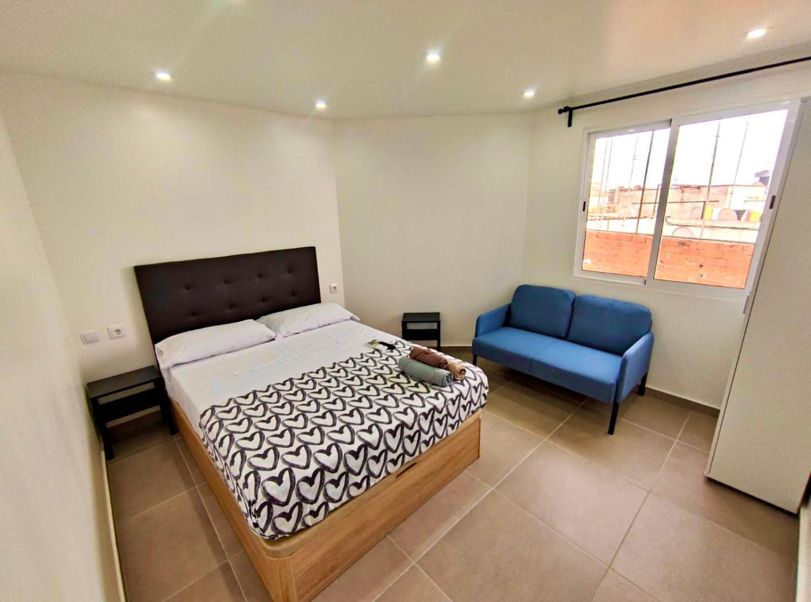 Apartamentos Con Bano Privado Frente Al Metro L5 Barcelona-Hospitalet L'Hospitalet de Llobregat Kültér fotó
