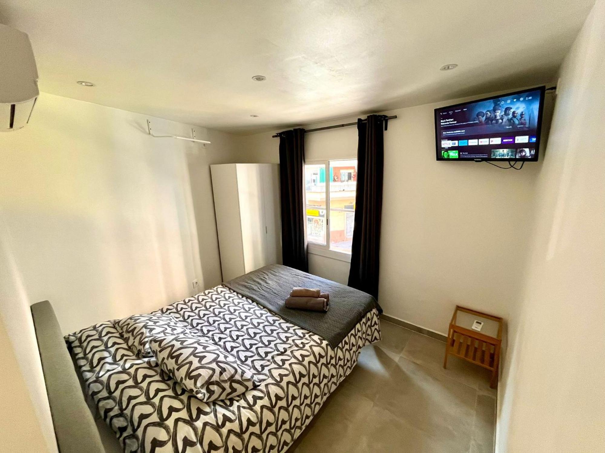 Apartamentos Con Bano Privado Frente Al Metro L5 Barcelona-Hospitalet L'Hospitalet de Llobregat Kültér fotó